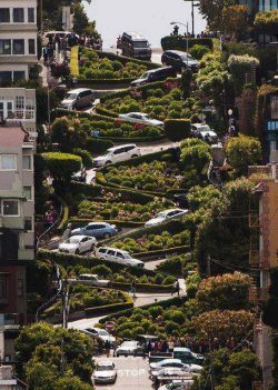 Lombard Street – San Francisco | Famous 8 switchback turns on Russian Hill between Hyde and Leav ...